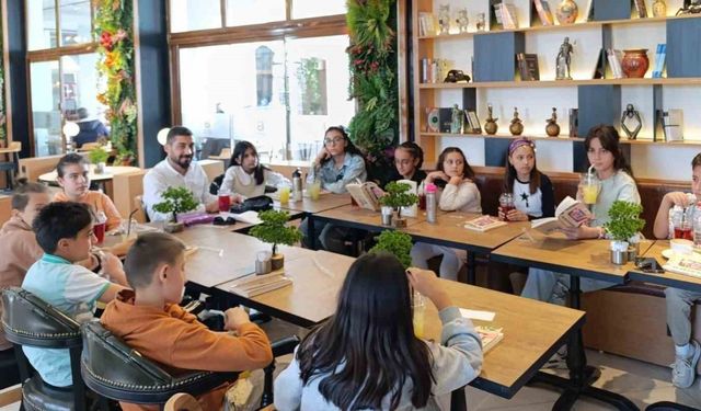 ‘Kitap Kaşifleri Kulübü’ minik öğrencileri kitap okumaya yönlendiriyor