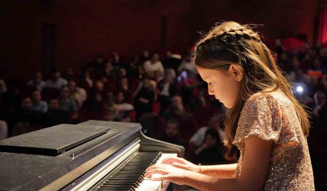 Küçük piyanistler hünerlerini sergiledi