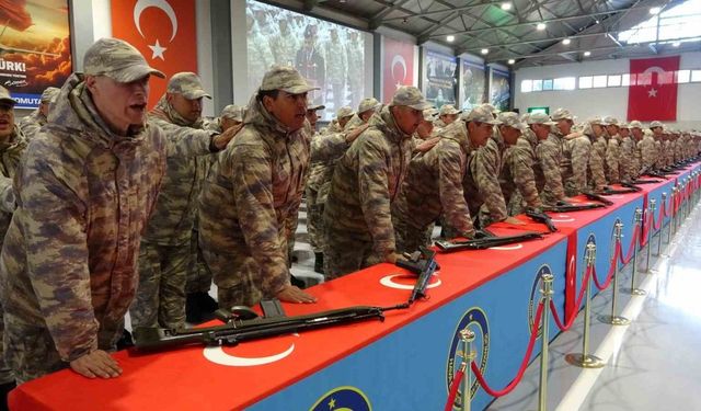Kütahya Hava Er Eğitim Tugay Komutanlığında 2025 4A Tertip Erler yemin ederek usta asker oldu