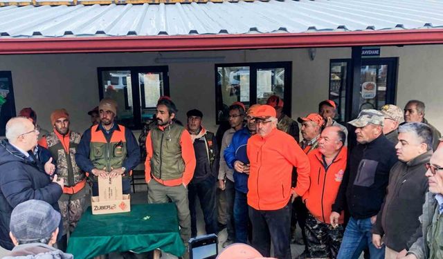 Mahsullerini korumak isteyen üreticiler domuzlarla mücadele ediyor