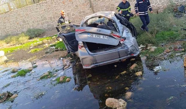 Mardin’de otomobil dere yatağına devrildi: 1 ölü, 2 yaralı