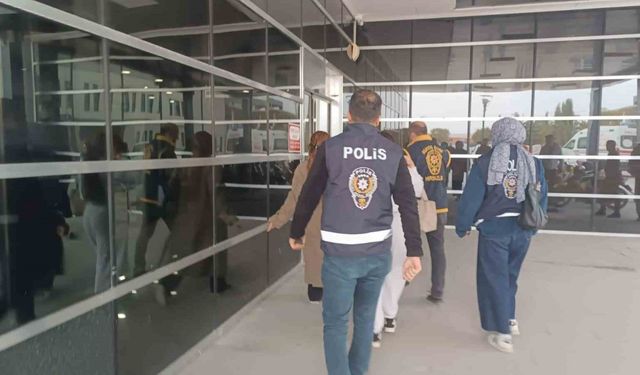 Masaj salonlarına fuhuş operasyonu: 5 gözaltı