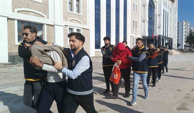 Masaj salonlarına fuhuş operasyonunda 6 kişi tutuklandı