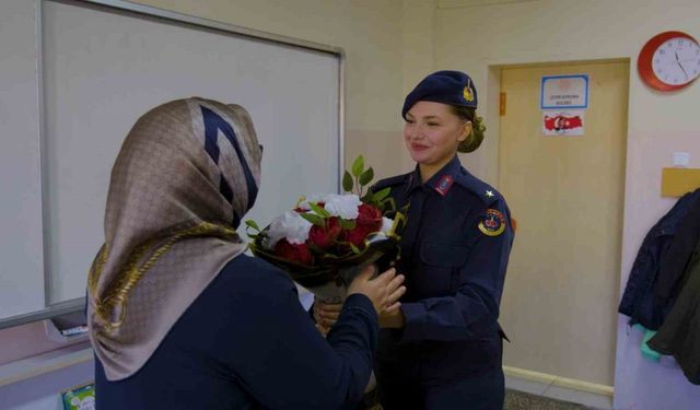 Minik Sırma büyüdü teğmen oldu: Bayburt jandarmadan duygulandıran ’Öğretmenler Günü’ mesajı