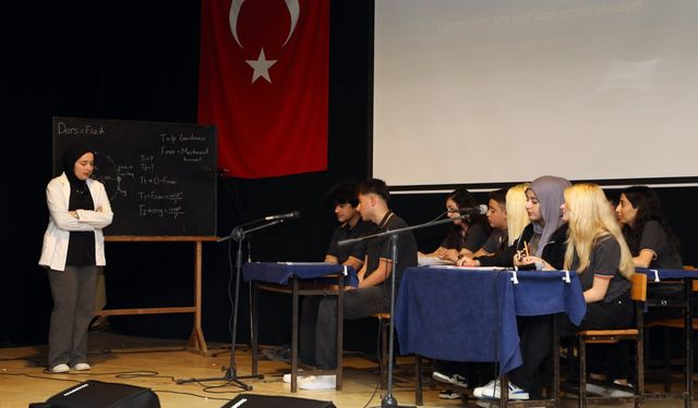 Öğretmenler gününde öğrencilerin sergilediği performanslar göz doldurdu