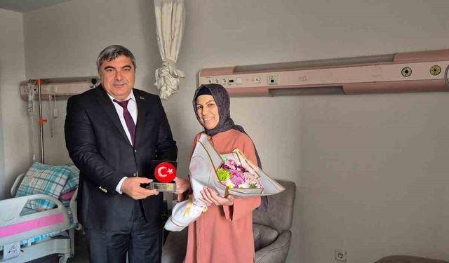 Öğretmenler Günü’nü hastanede geçiren öğretmen unutulmadı