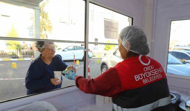 Ordu’da hastaneye gelen vatandaşlara çorba ikramı