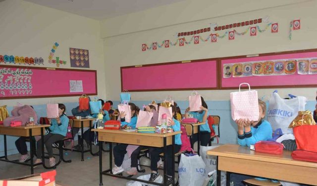 Ordu’da ilkokul öğrencilerinin hediyeleşme mutluluğu