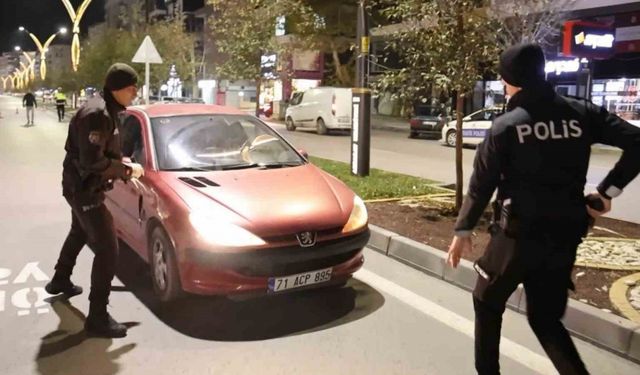 Polisten kaçmak isteyen 15 yaşındaki sürücü böyle yakalandı