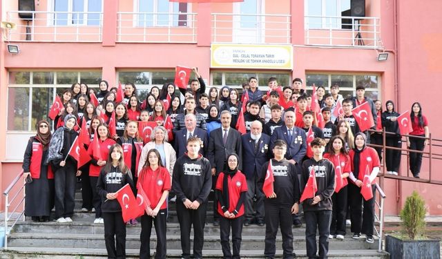 Şehit yakınları ve gaziler öğrencilerle buluştu