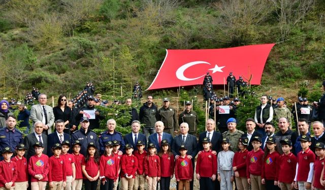 Şehitler için fidan diktiler