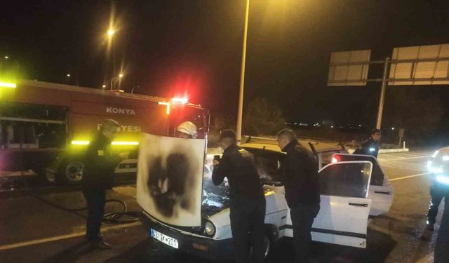 Seydişehir’de kırmızı ışıkta bekleyen otomobilde yangın çıktı