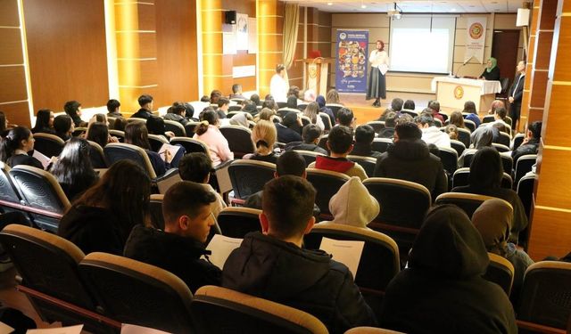 SGM’de düzenlenen teknoloji semineri öğrencilerin geleceğine ışık tutacak