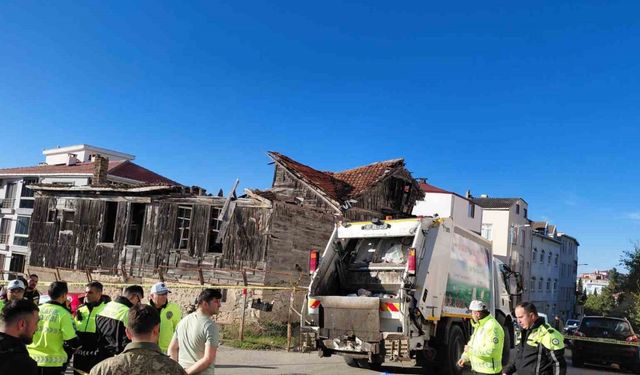 Sinop Belediyesi çöp kamyonu önünden geçen yaşlı kadını ezdi: Cinayet gibi kaza kameraya yansıdı