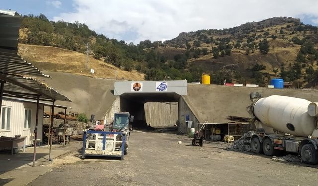 Şırnak-Van yolunda çalışmalar hızlandı