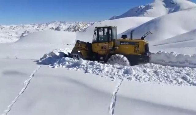 Şırnak’ta karla mücadele çalışmaları devam ediyor