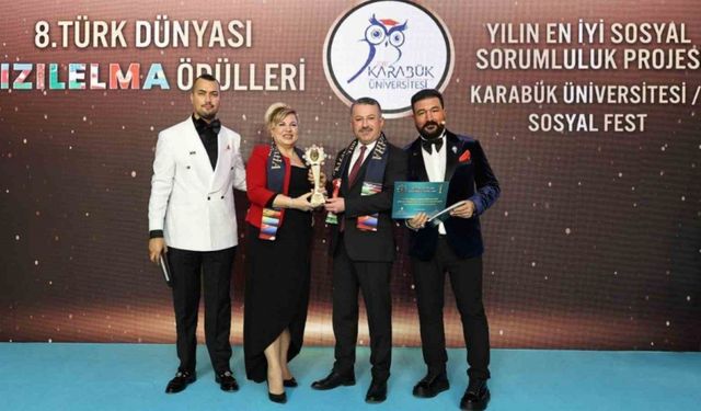 Sosyalfest’e Türk Dünyası Kızıl Elma Ödülleri’nde prestijli ödül