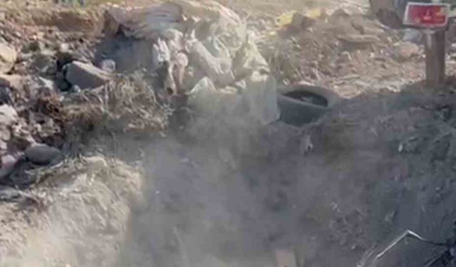 Sucuk, peynir, ketçaptan oluşan 1 ton gıda malzemesi toprağa gömülerek imha edildi