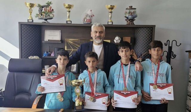 Süphan Ortaokulu öğrencileri kros müsabakalarında il birincisi oldu