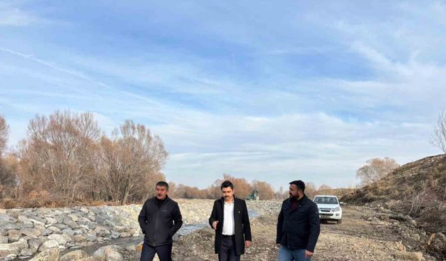 Susuz Çayı’nda dere ıslahı ve taşkın koruma çalışmaları sürüyor