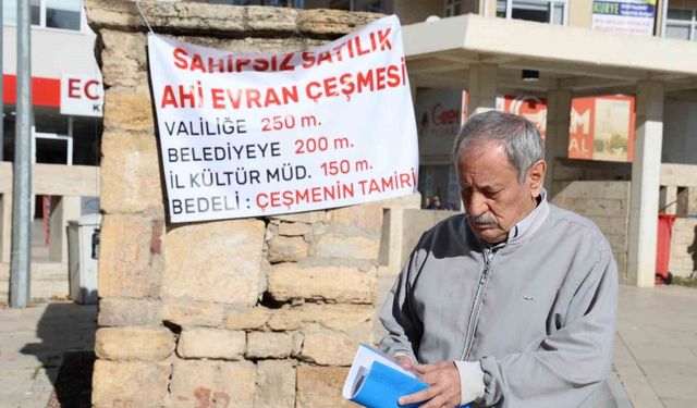 Tarihi çeşme için vatandaştan tek kişilik eylem