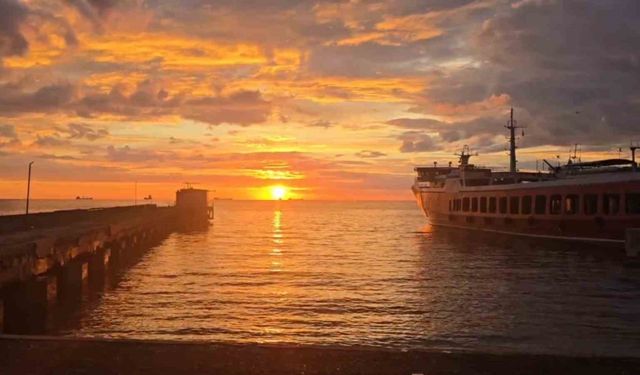 Tekirdağ’da sabah gökyüzü mest etti: Gökyüzü alev alev