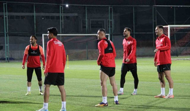 Teknik Direktör Hüseyin Eroğlu yeni takımıyla ilk antrenmanına çıktı