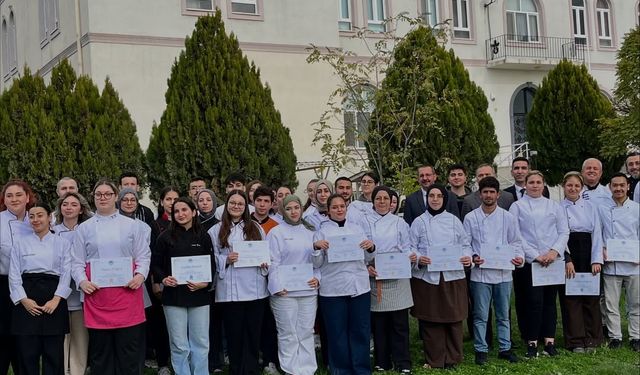 Üniversiteli aşçıların balık temalı yarışması nefes kesti