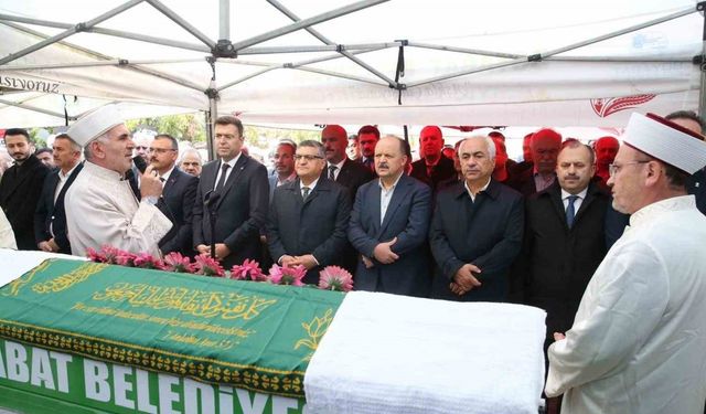 Vali Meftun Dallı’nın annesi toprağa verildi