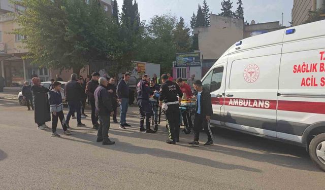 Yayaya yol veren minibüse çarpan motosikletli yaralandı