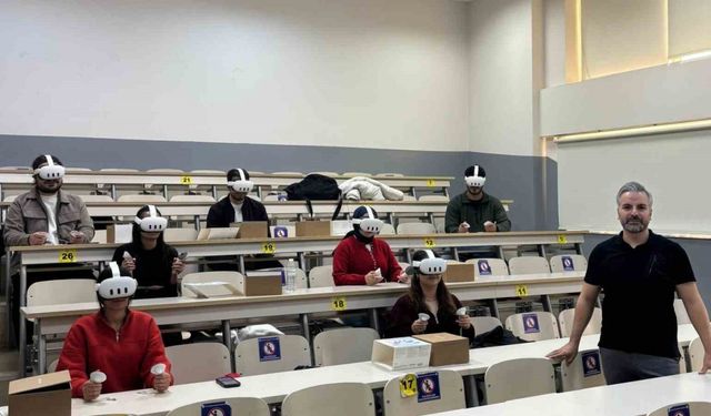 ADÜ’de öğrenciler dersleri sanal gerçeklik destekli işliyor
