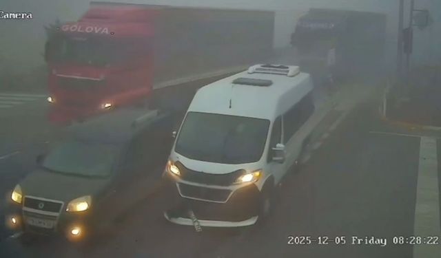 Afyonkarahisar’da 20 kişinin yaralandığı kaza anı kamerada