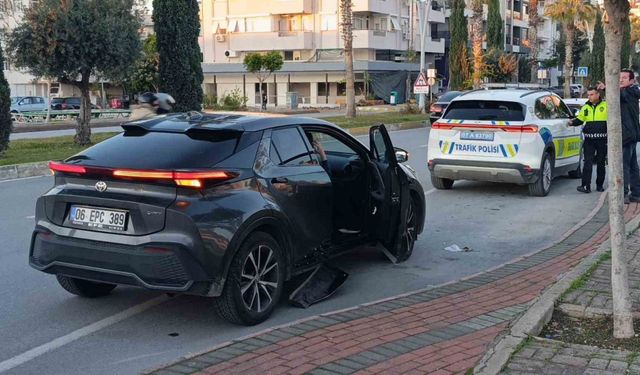 Antalya’da motosiklet ile otomobil çarpıştı: 2 yaralı