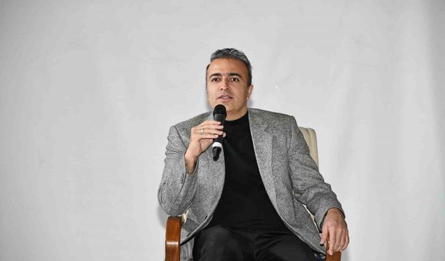 Ardahan Valisi Hayrettin Çiçek, 'Kariyer Günleri' etkinliğinde öğrencilerle bir araya geldi