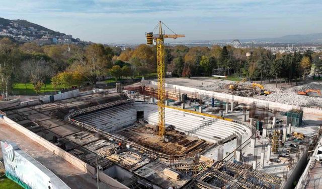 Atatürk Spor Salonu hızla yükseliyor