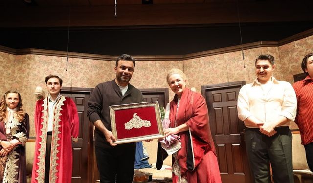 Bağcılar Belediyesi’nin hazırladığı prömiyer izleyicilerden tam not aldı