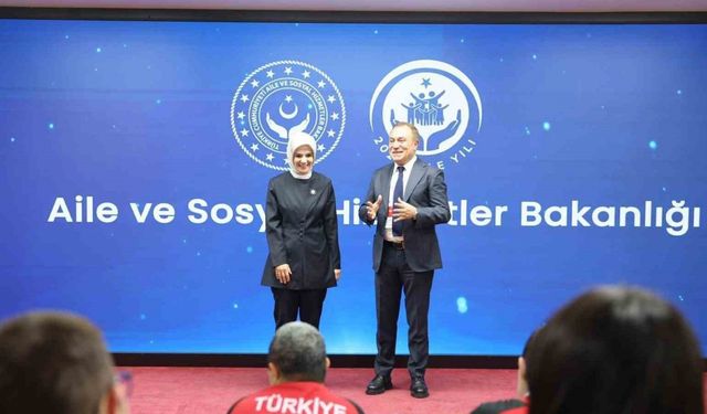 Bakan Göktaş engelli sporcularla bir araya geldi
