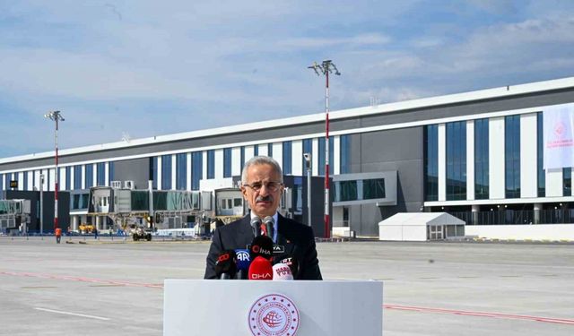 Bakan Uraloğlu: "Her gün ortalama yaklaşık 9 stadyum dolusu yolcu havayolu ile seyahat etti"