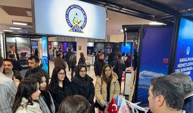 Balıkesir Üniversitesi’nde UFEST kapsamında DHMİ standına büyük ilgi