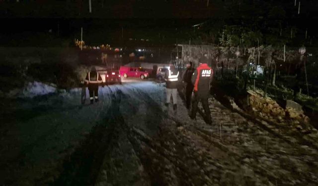 Bartın'da kiralık ev ararken ormanlık alana giren çift mahsur kaldı