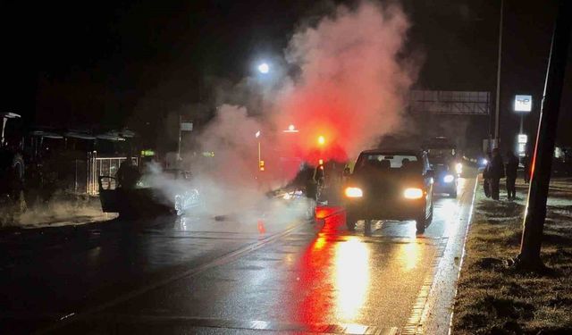 Bartın’da park halindeki araçta yangın çıktı