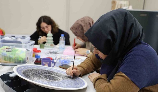 Başiskele’de kadınlar geleneksel sanatları öğreniyor