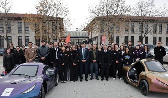 Başkan Eyüp Kahveci’den DPÜ’nün alternatif enerjili araç ekibine ziyaret