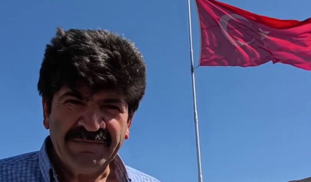 "Bayrak Adam"ın vatan sevdası: Her tepeye bir bayrak