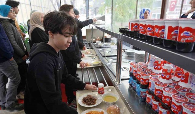 Bilecikli şehit İlhan Ongan’ın anısına binlerce kişiye ücretsiz yemek dağıtıldı