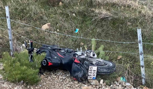 Bilecik’te kontrolden çıkan motosiklet köprüden aşağı uçtu