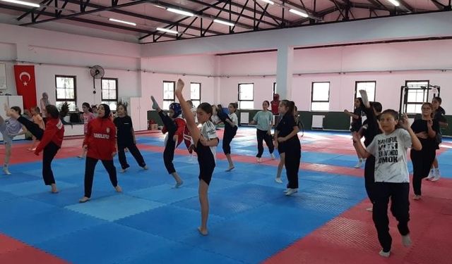 Bilecik’te taekwondo antrenmanları aralıksız sürüyor