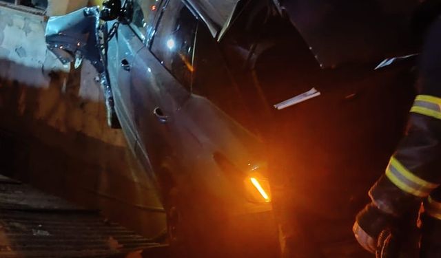 Bolu’da bina duvarına çarpan otomobilin sürücüsü yaralandı