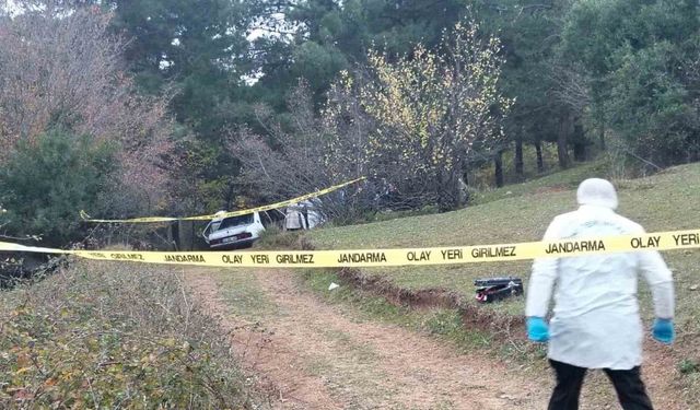 Boşandığı eşini otomobilde vurup canına kıydı