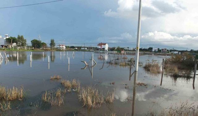 Burhaniye de yazlıklar su altında kaldı